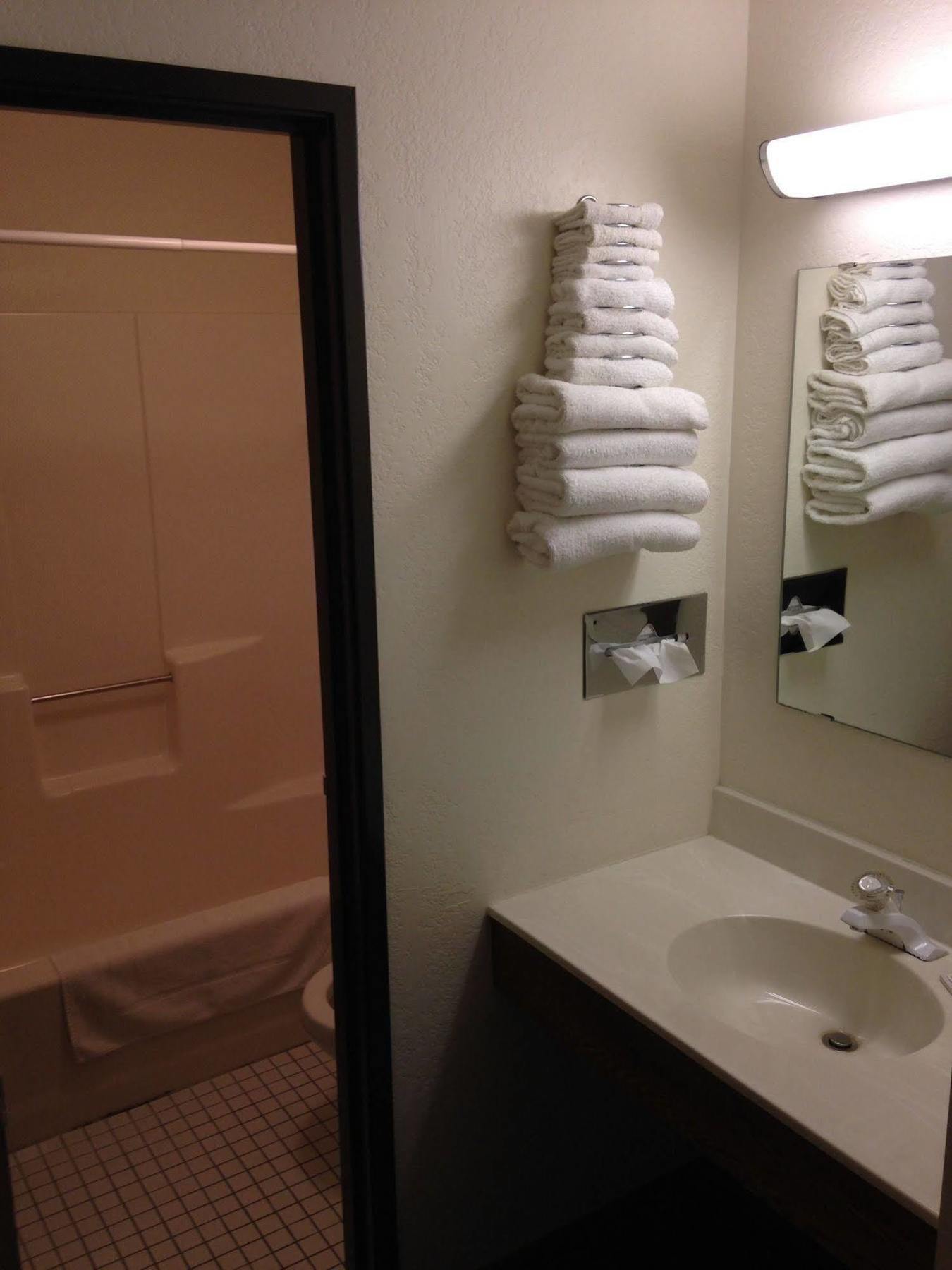 River Bend'S Walleye Inn Baudette Buitenkant foto